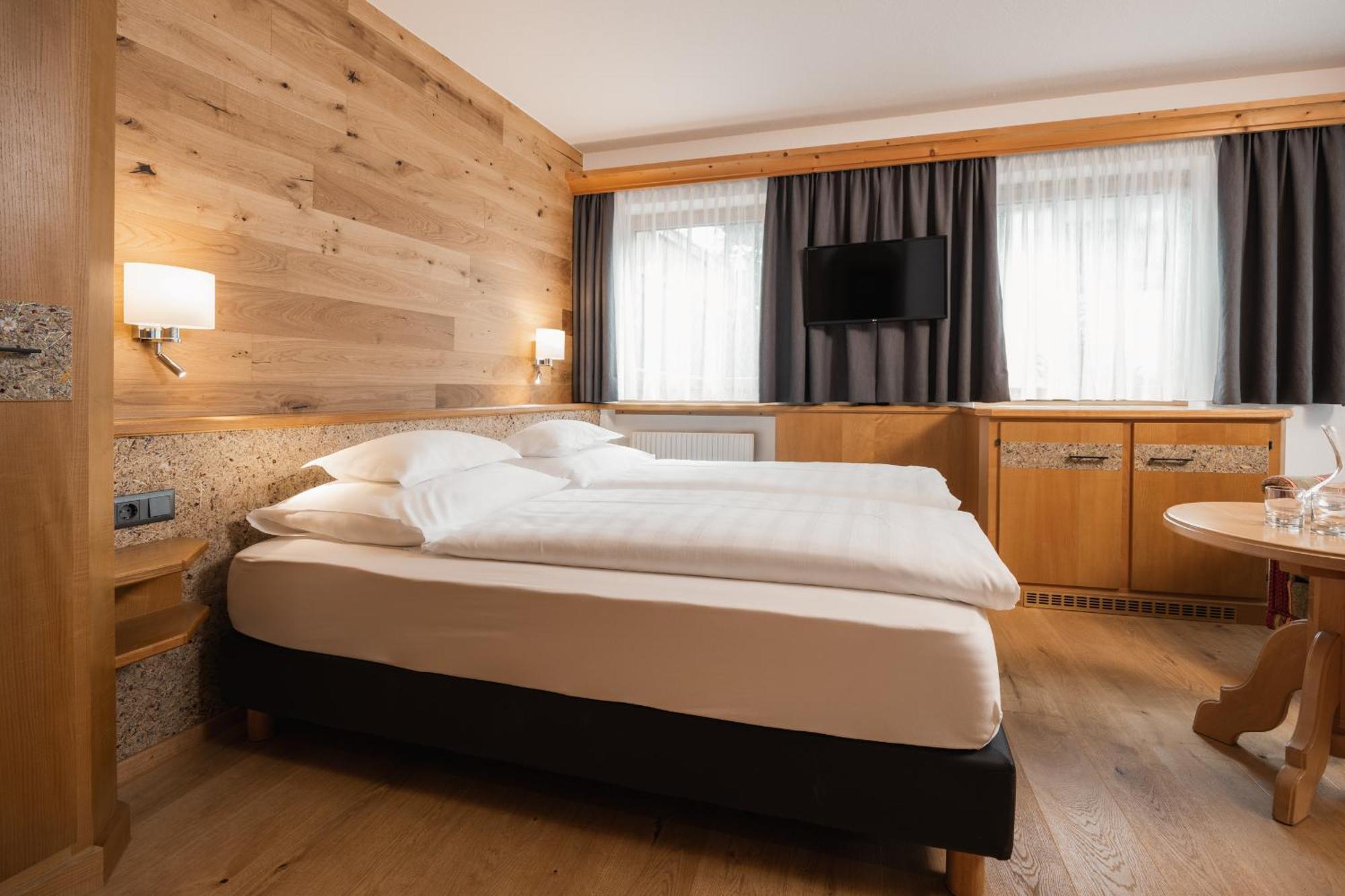 Jochum Hotel Garni Fiss Room photo